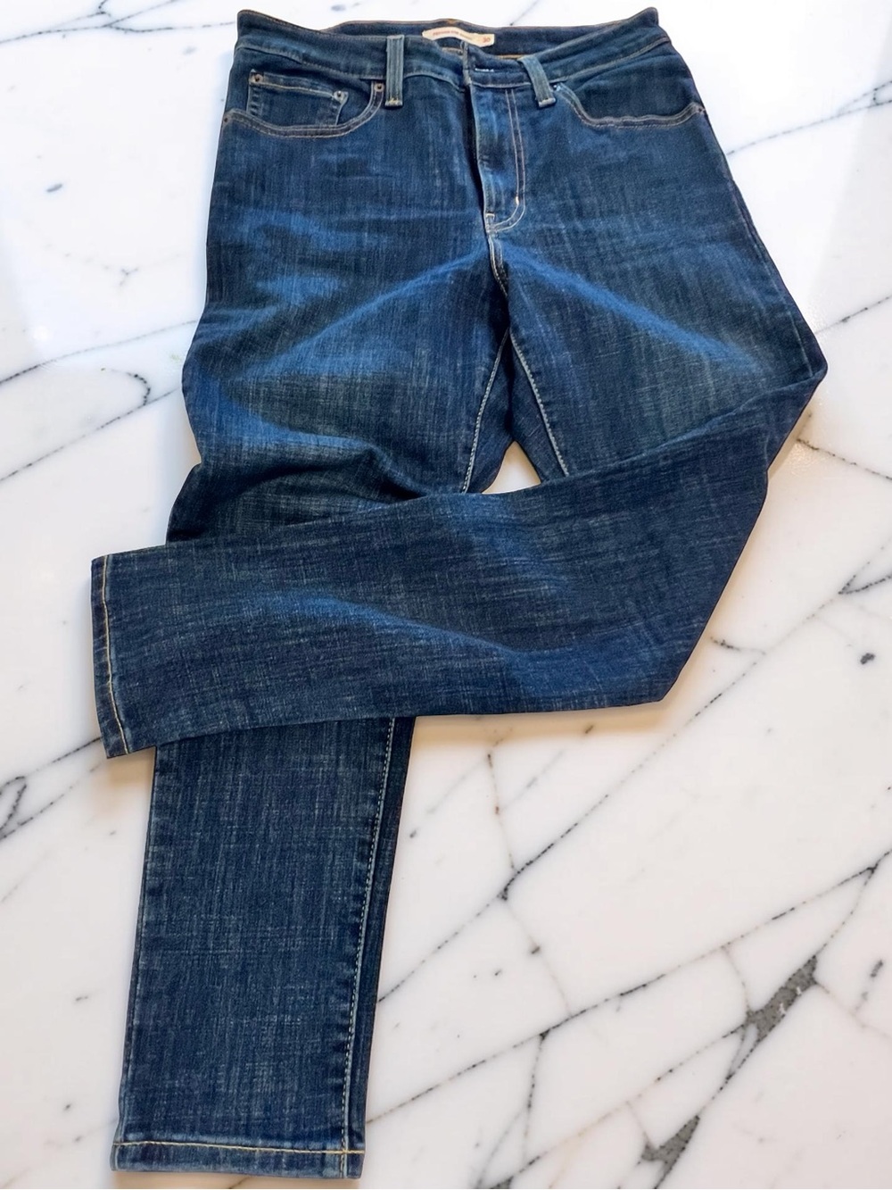 Levi's Stone Wash Blue Denim Jeans with Contrast Stitching - Picture 4 of 9